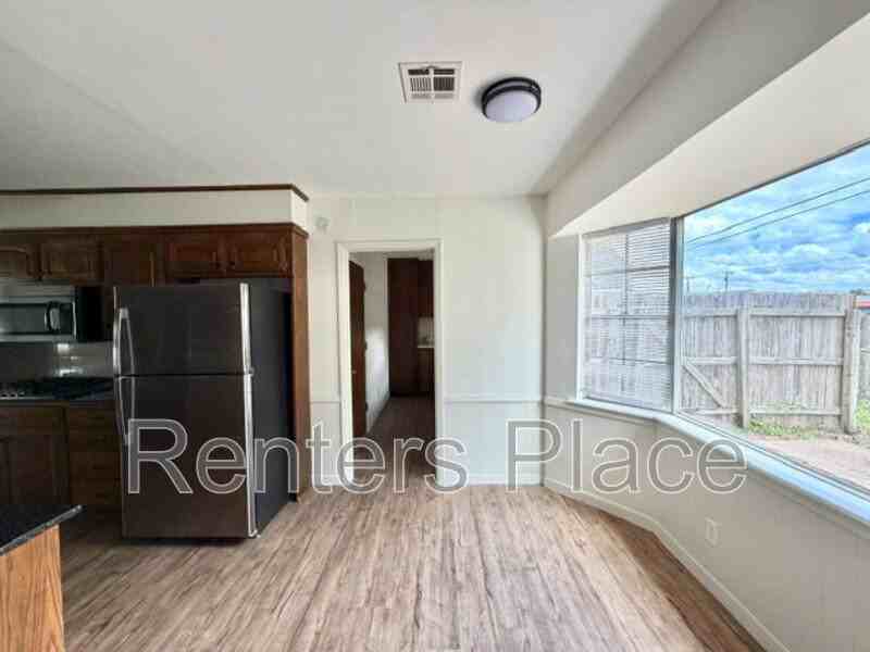 9022 E 30th St - Photo 7 of 20