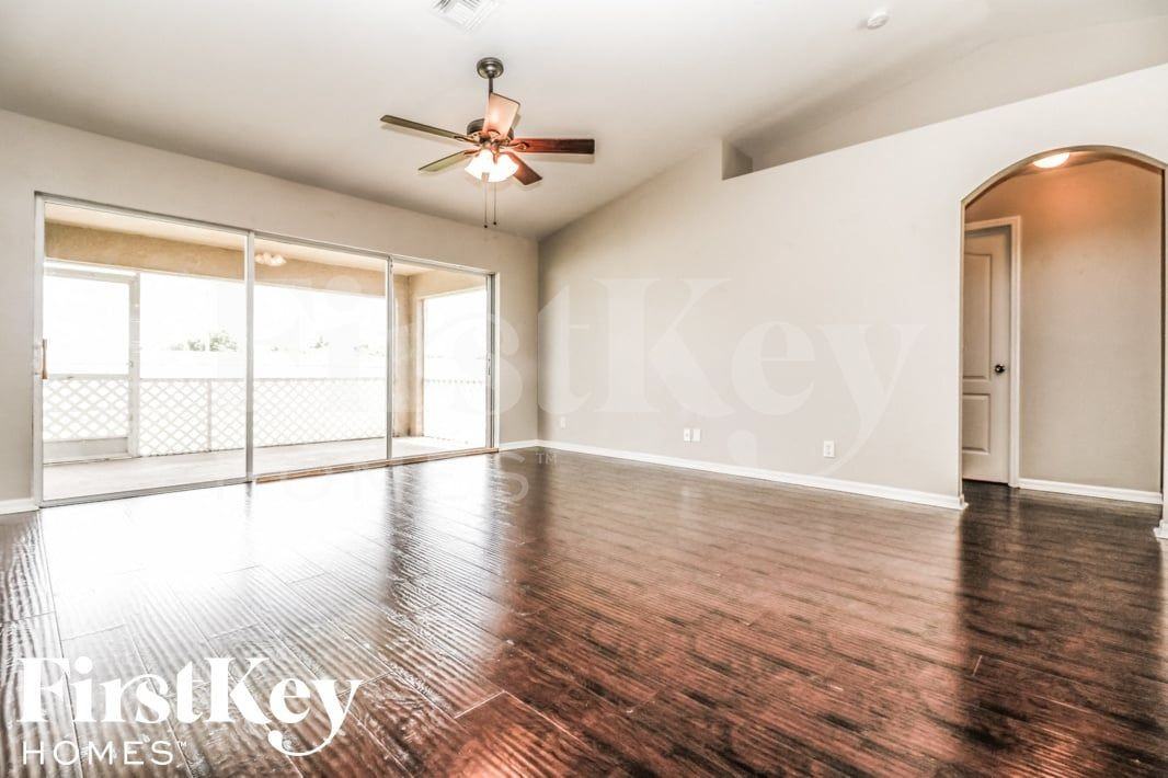 206 Ne 16th Ter - Photo 3 of 15