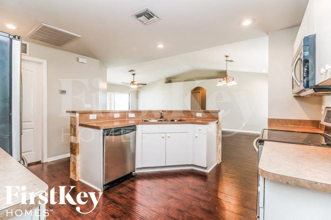 206 Ne 16th Ter - Photo 6 of 15