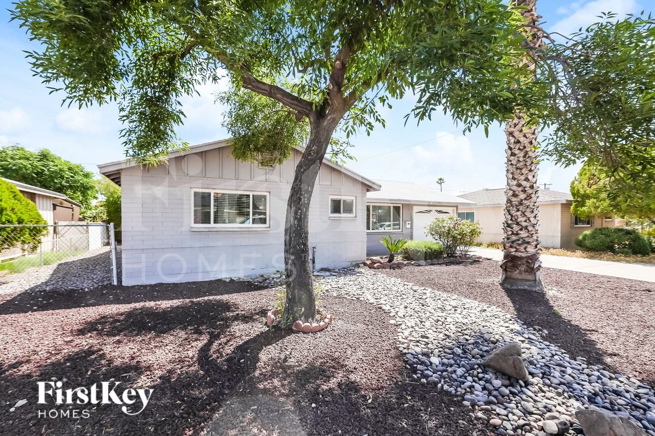 205 E Orchid Ln - Photo 2 of 16