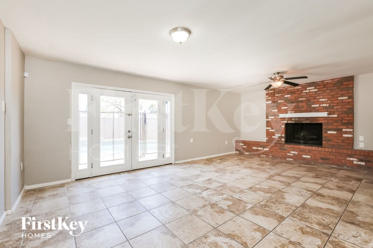 205 E Orchid Ln - Photo 3 of 16