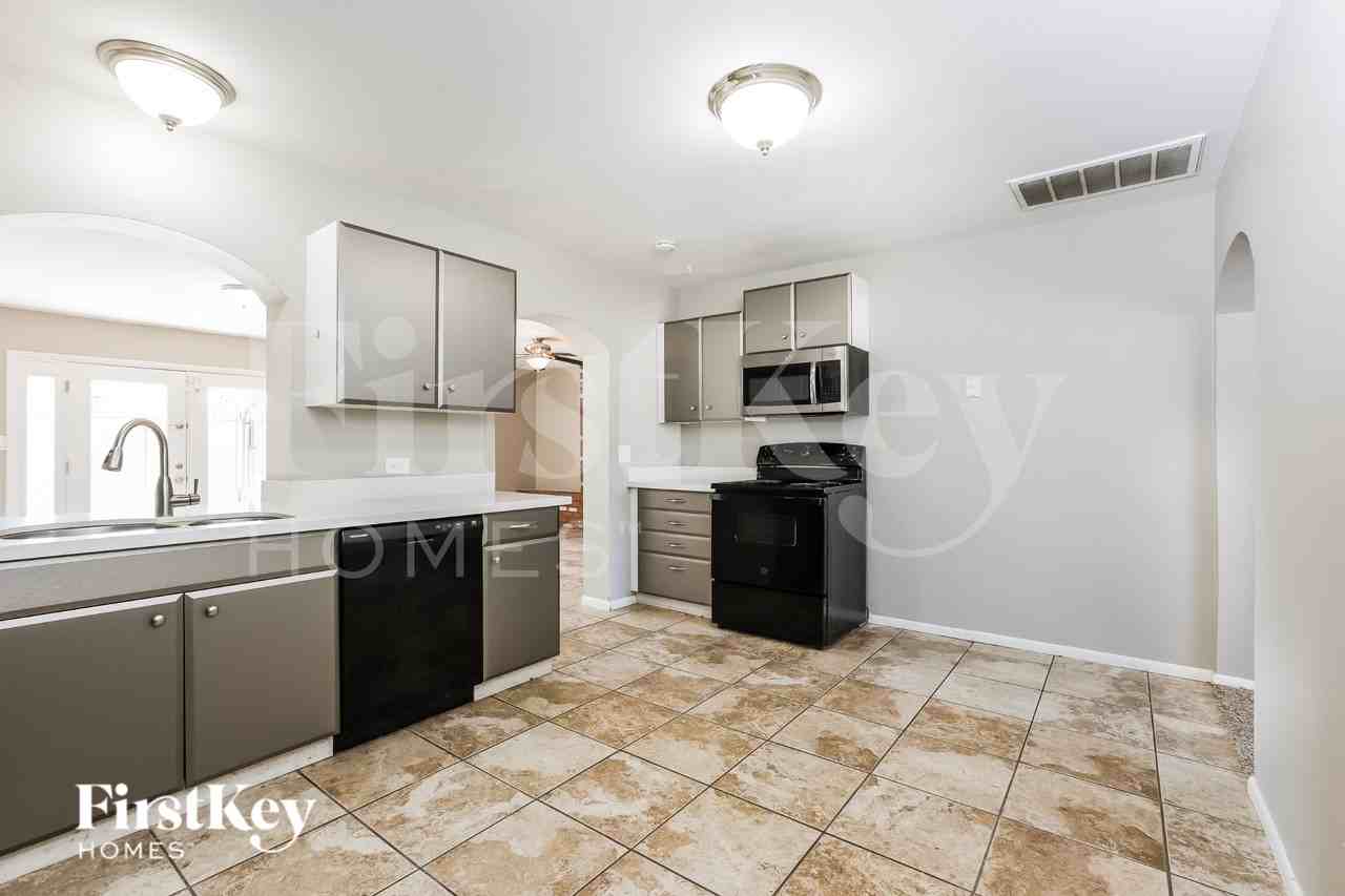 205 E Orchid Ln - Photo 6 of 16
