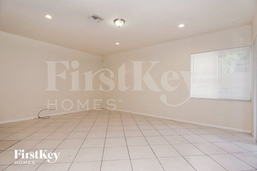 16337 Swstreet - Photo 4 of 15