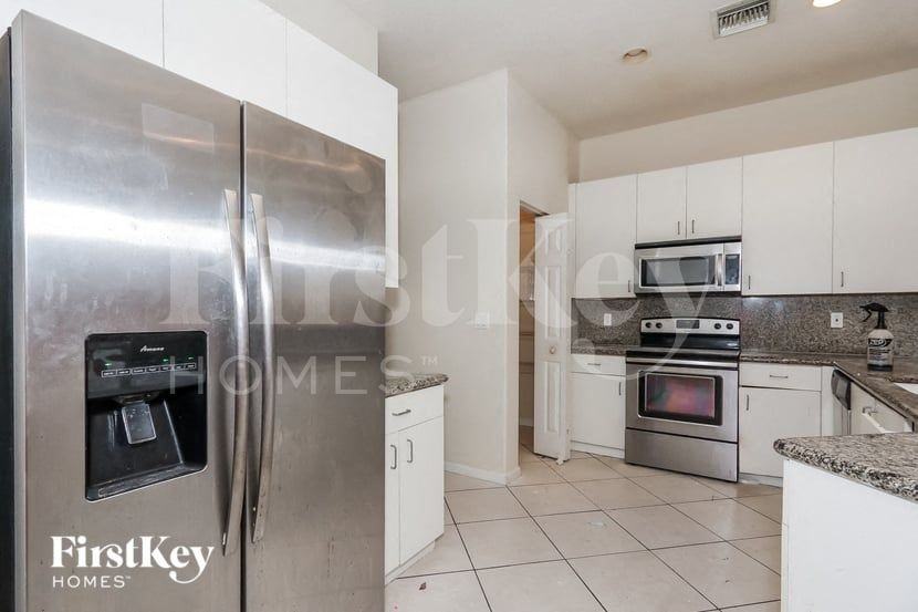 16337 Swstreet - Photo 6 of 15