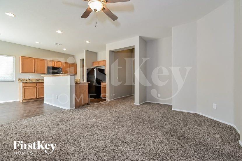 1527 Paradise Reef Ave - Photo 4 of 16