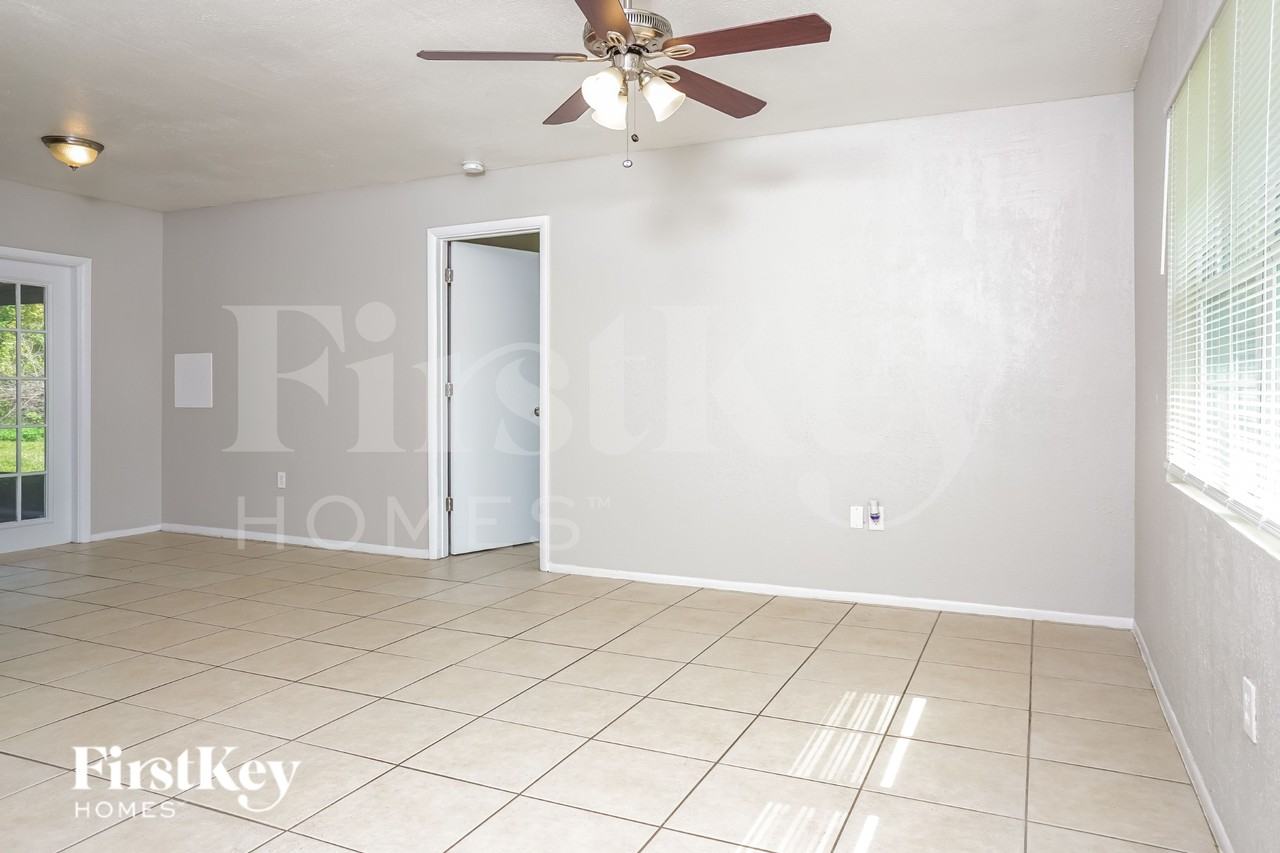 1513 Harbor Blvd - Photo 2 of 16