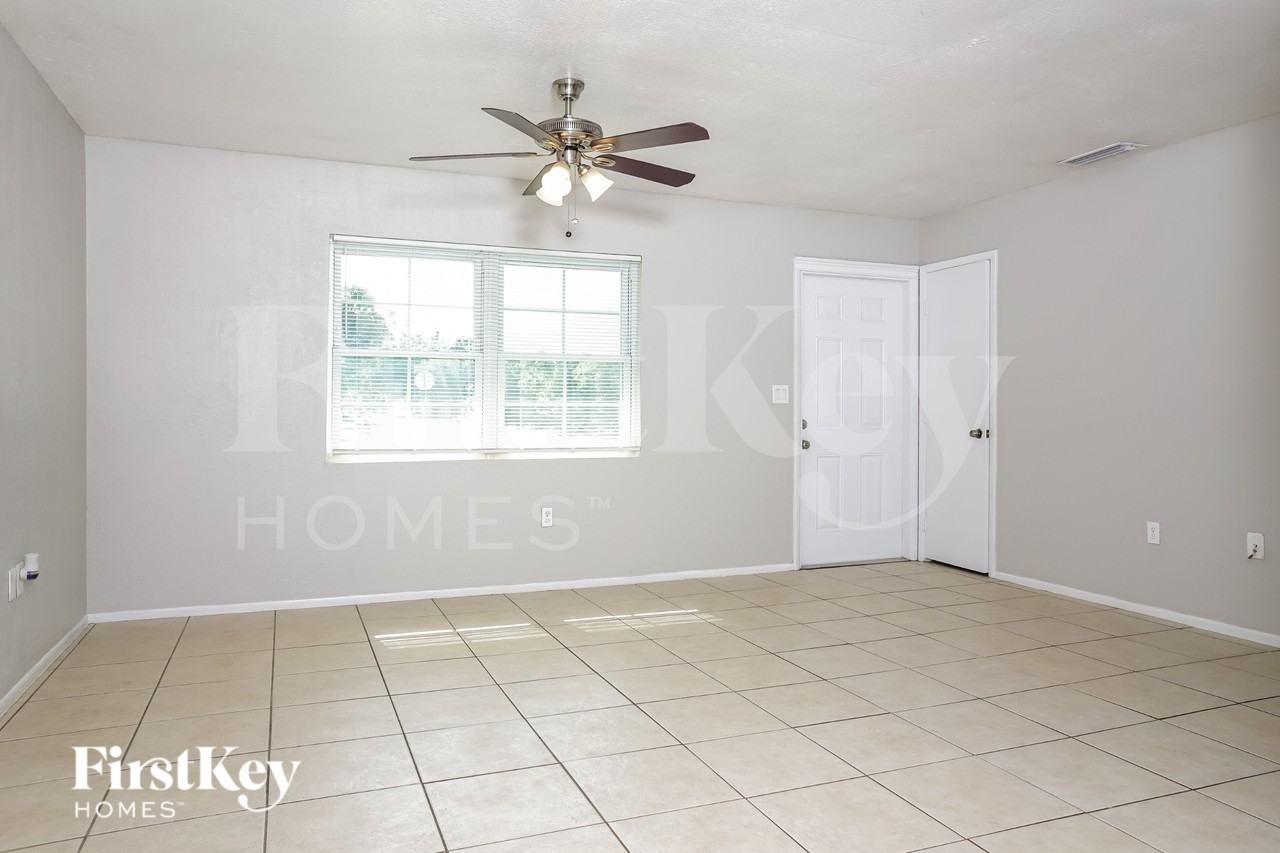 1513 Harbor Blvd - Photo 3 of 16