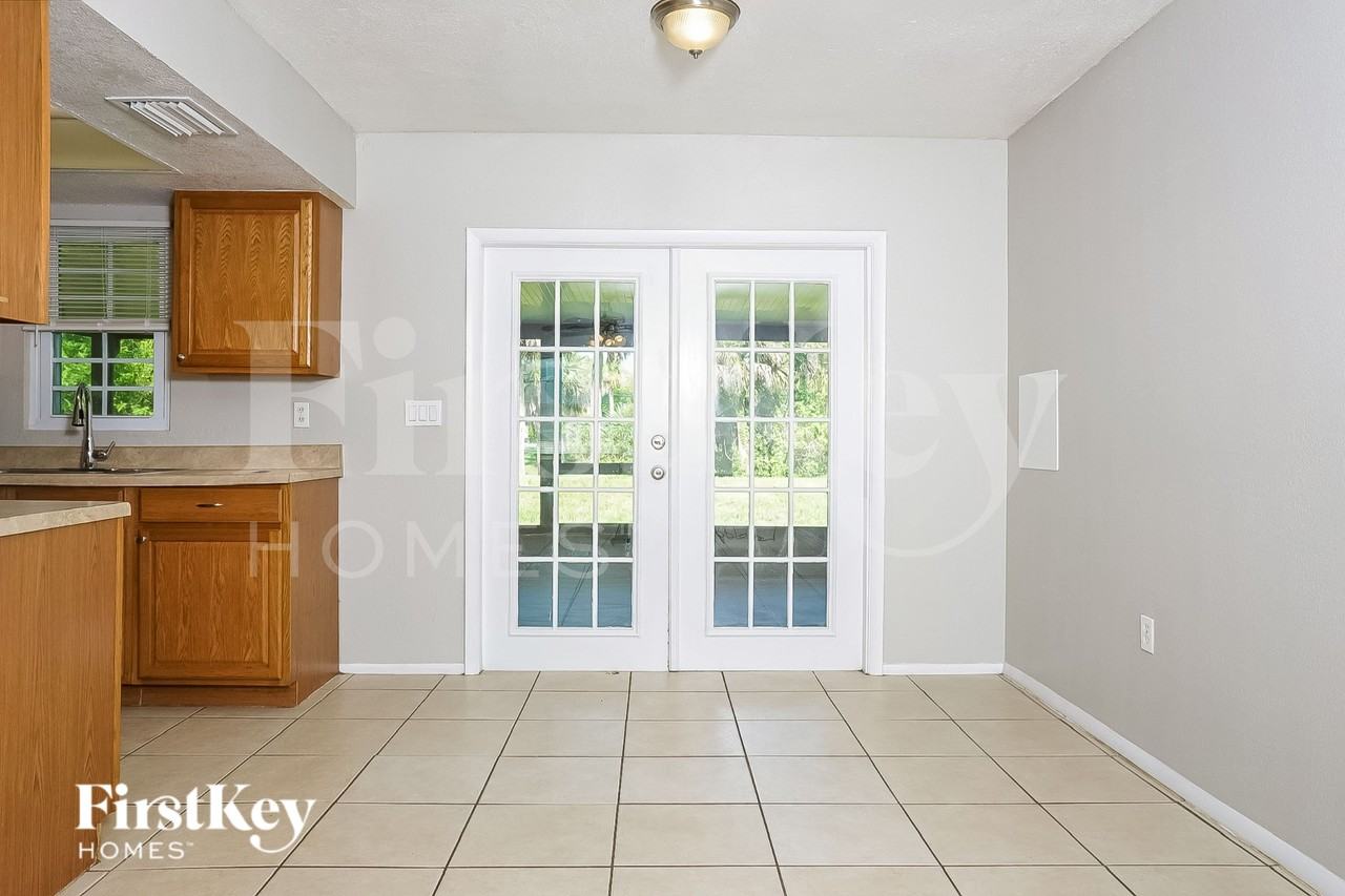 1513 Harbor Blvd - Photo 4 of 16