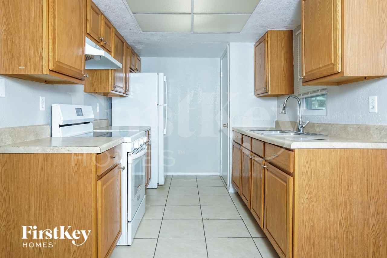 1513 Harbor Blvd - Photo 5 of 16