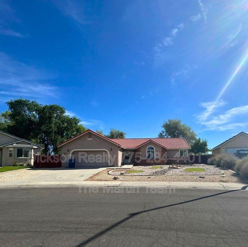 1227 Green Valley Dr - Photo 2 of 24