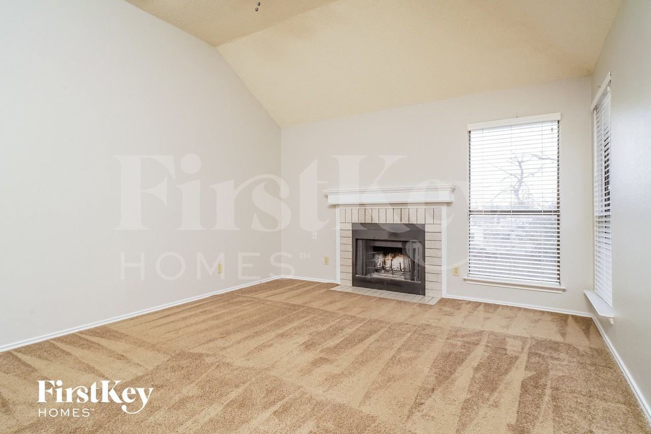 1323 Jasmine Dr - Photo 2 of 15