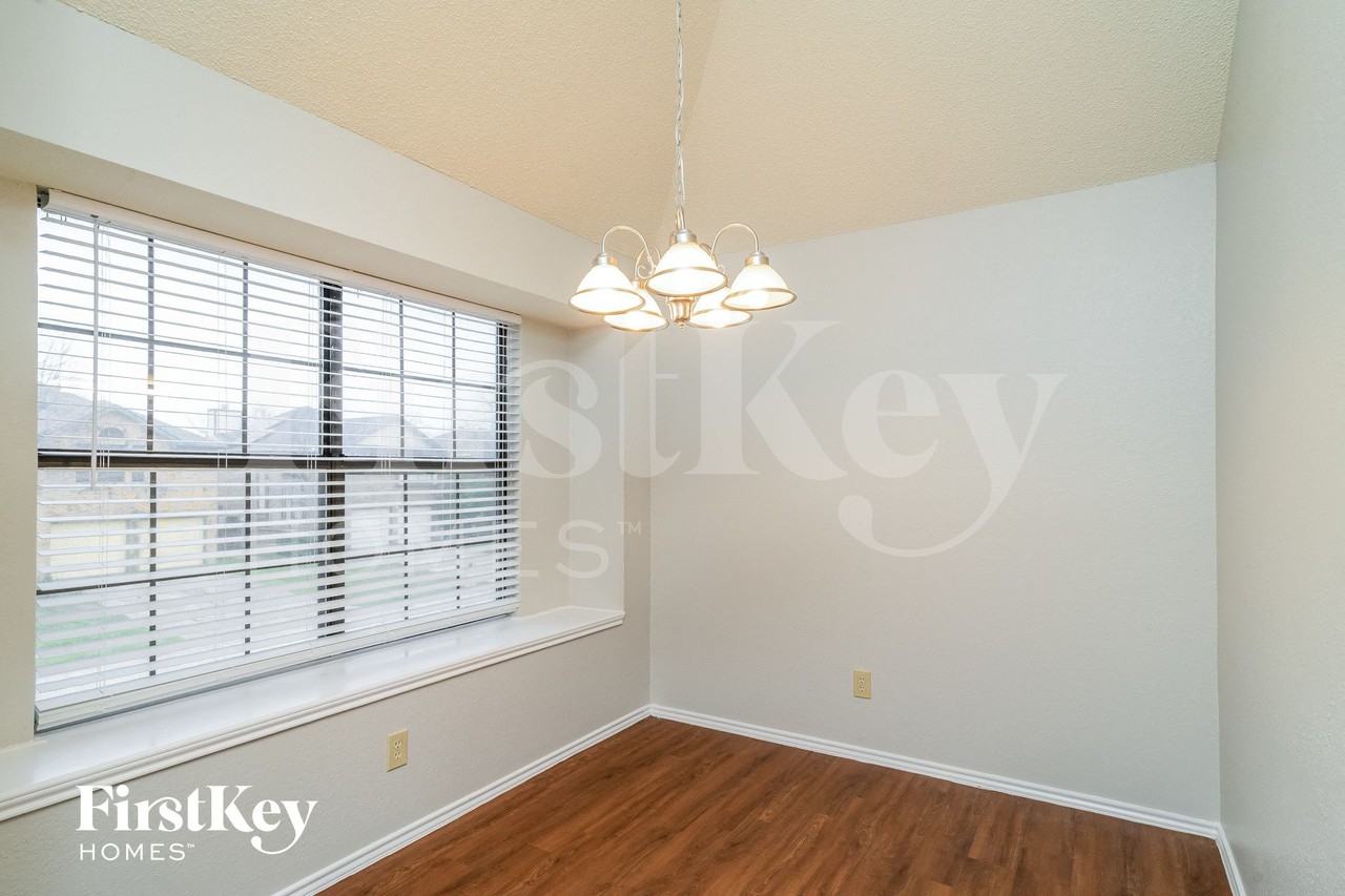 1323 Jasmine Dr - Photo 3 of 15