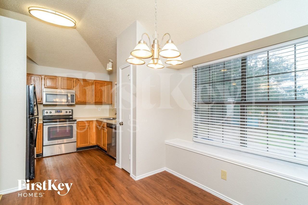 1323 Jasmine Dr - Photo 4 of 15
