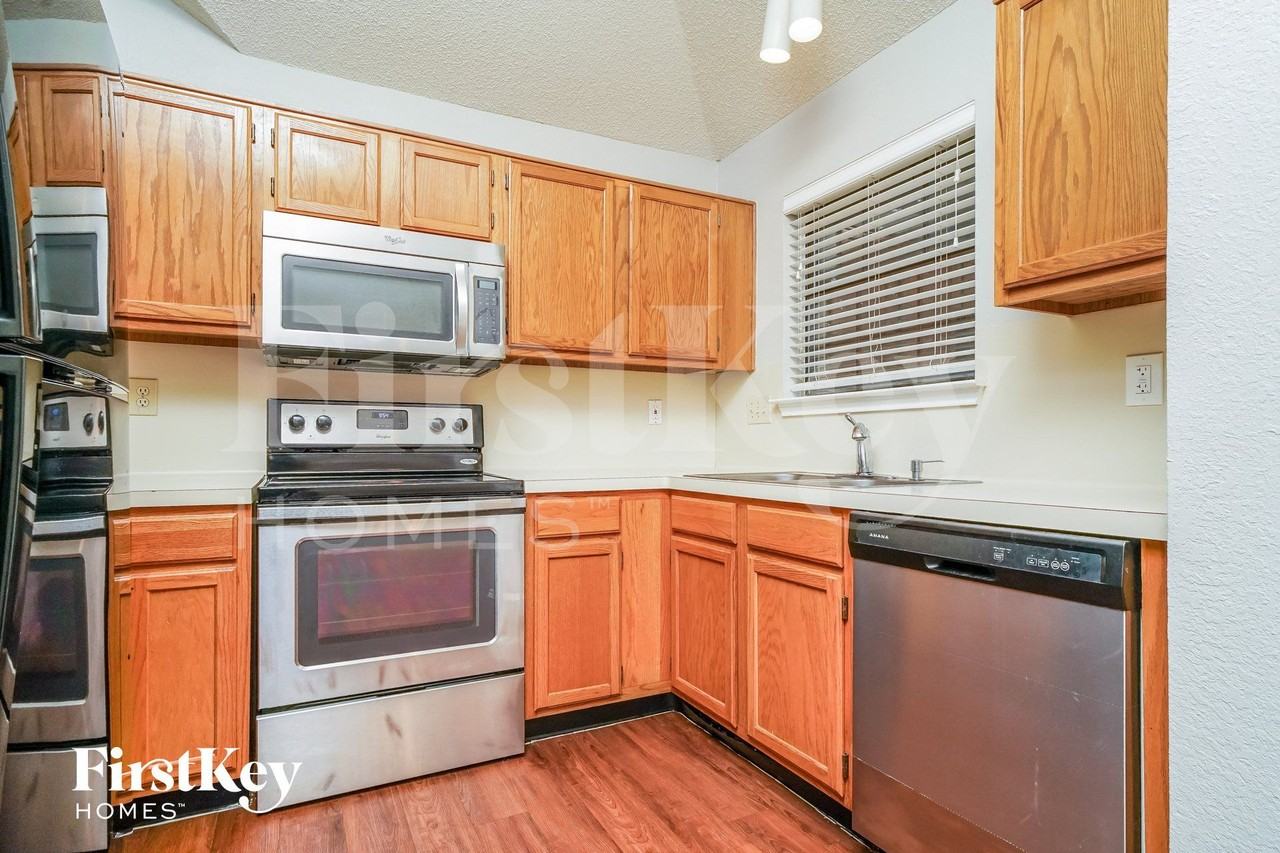 1323 Jasmine Dr - Photo 5 of 15