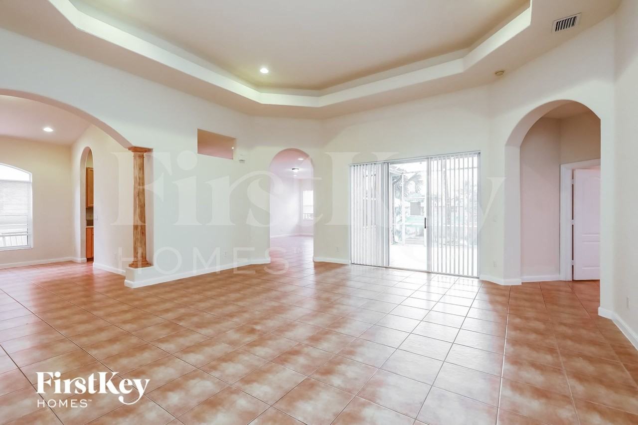 12748 Swstreet - Photo 2 of 15