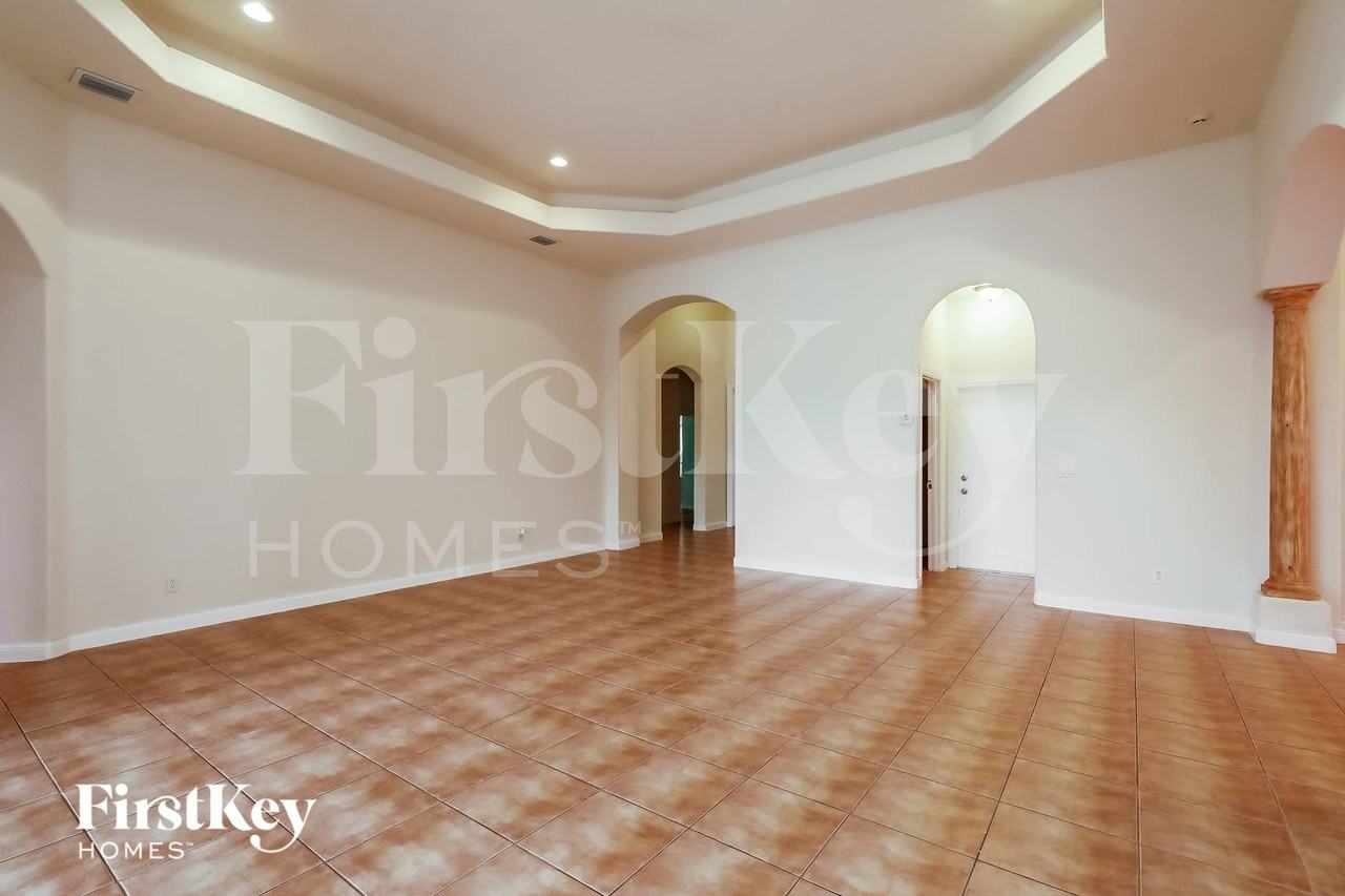 12748 Swstreet - Photo 3 of 15