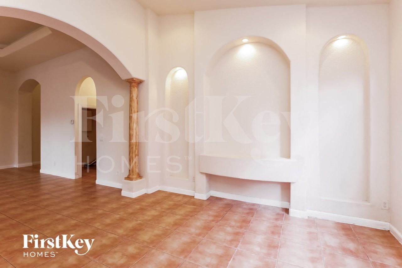 12748 Swstreet - Photo 4 of 15