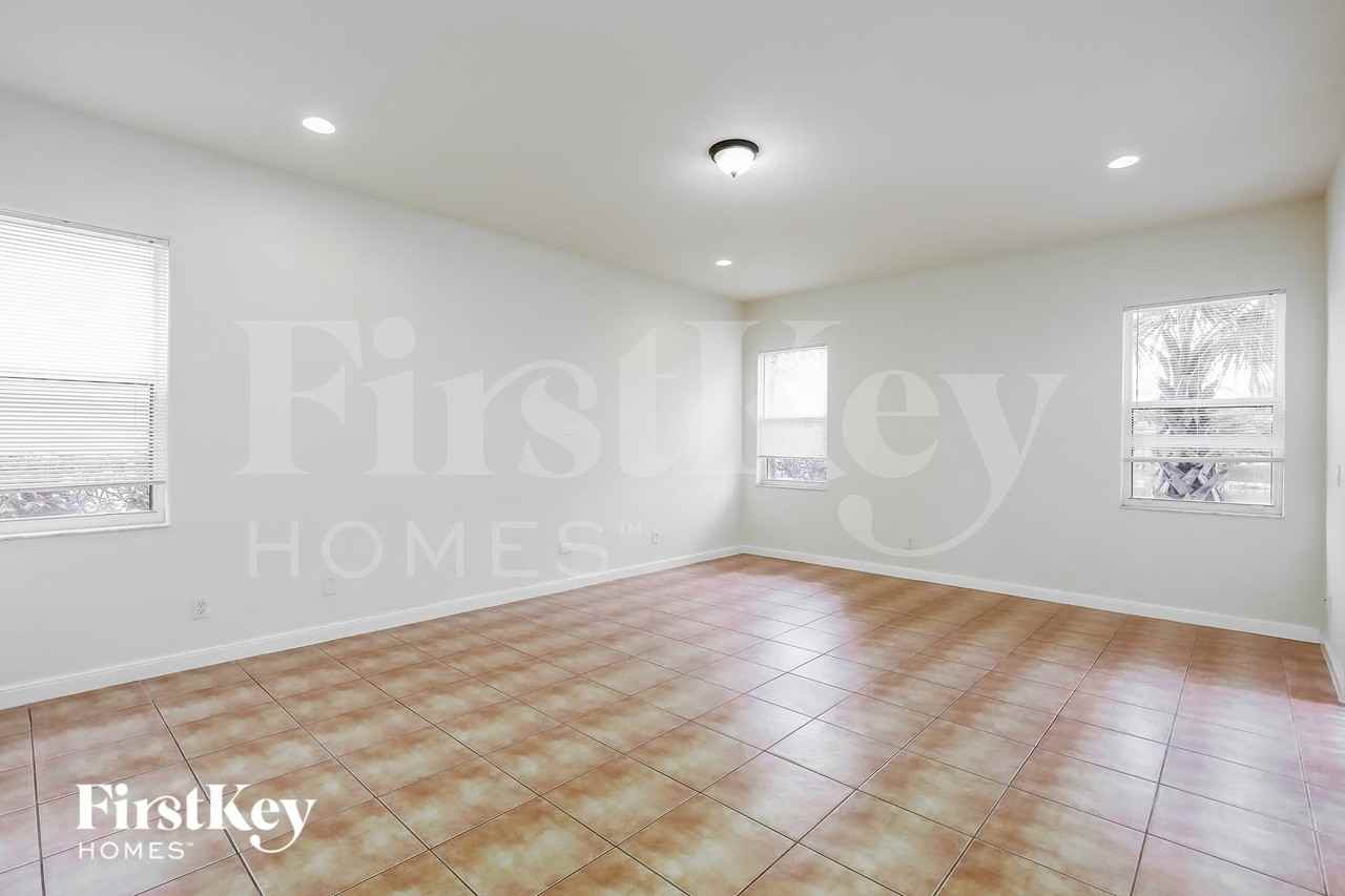 12748 Swstreet - Photo 5 of 15