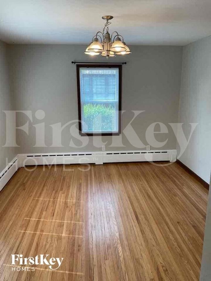 1217 Clara Ave - Photo 3 of 10