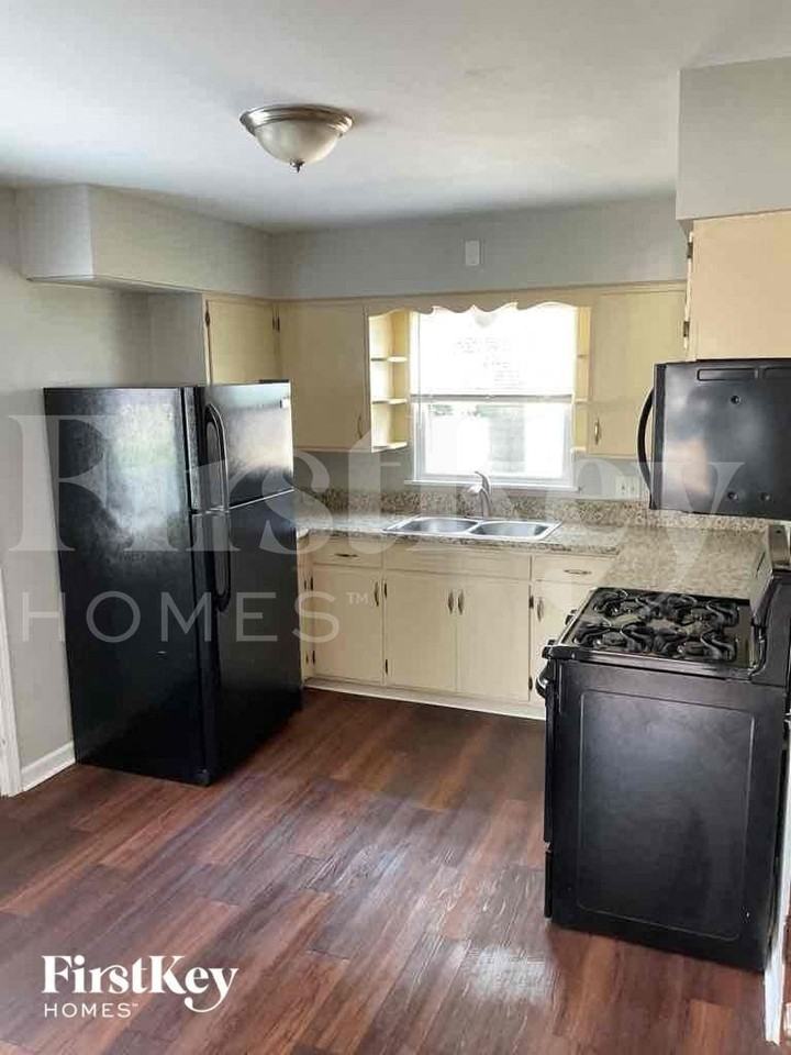 1217 Clara Ave - Photo 4 of 10