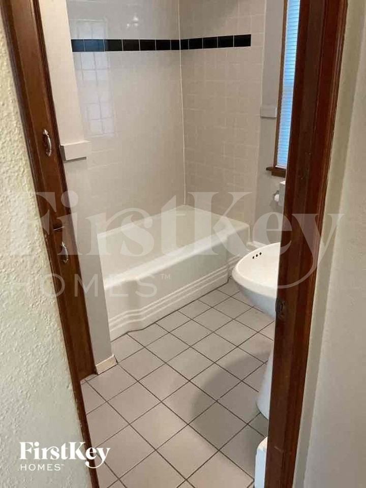 1217 Clara Ave - Photo 7 of 10