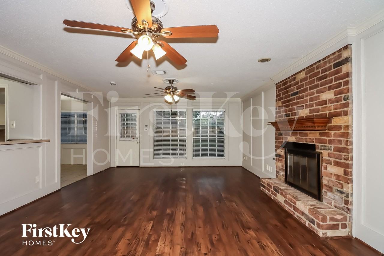 11506 Bristol Lane Ct - Photo 3 of 15