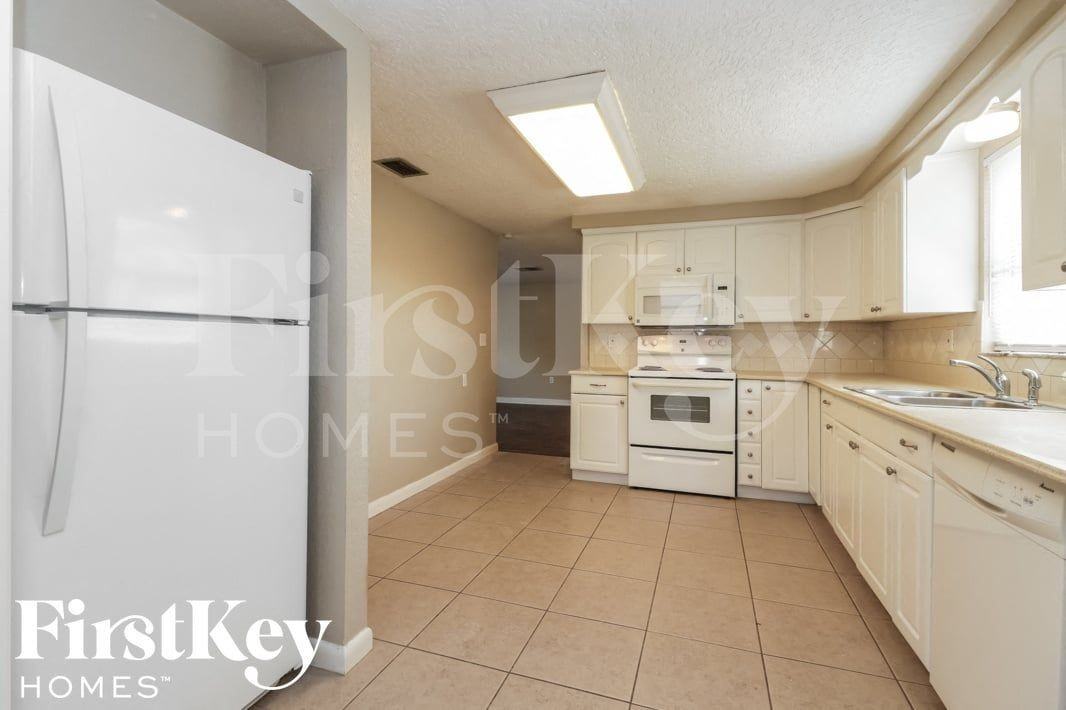 11221 Nome Ave - Photo 5 of 15