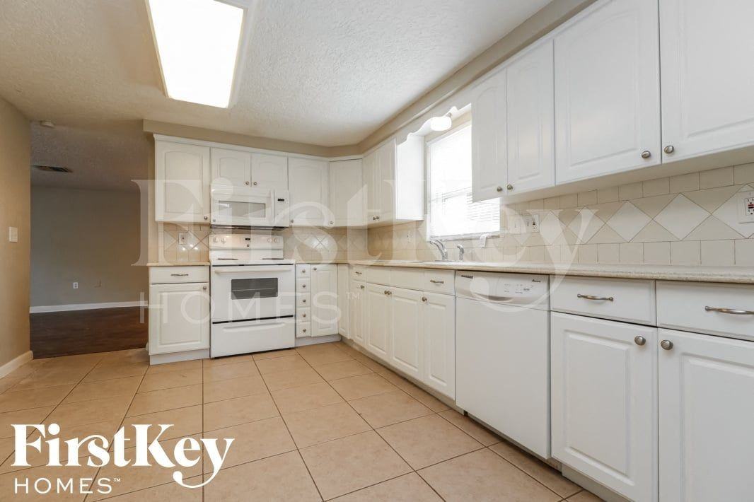 11221 Nome Ave - Photo 7 of 15
