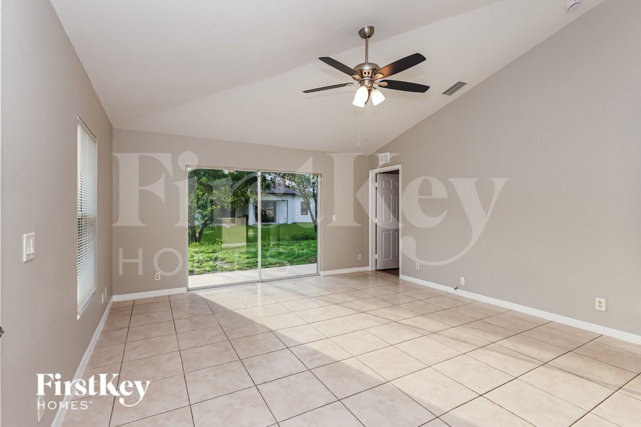 1113 Harry Ave S - Photo 2 of 19
