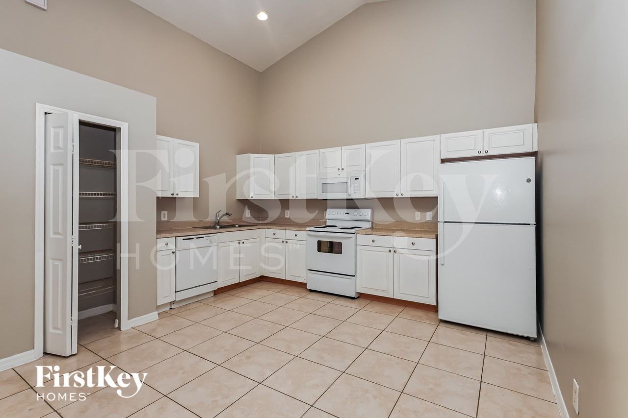 1113 Harry Ave S - Photo 6 of 19