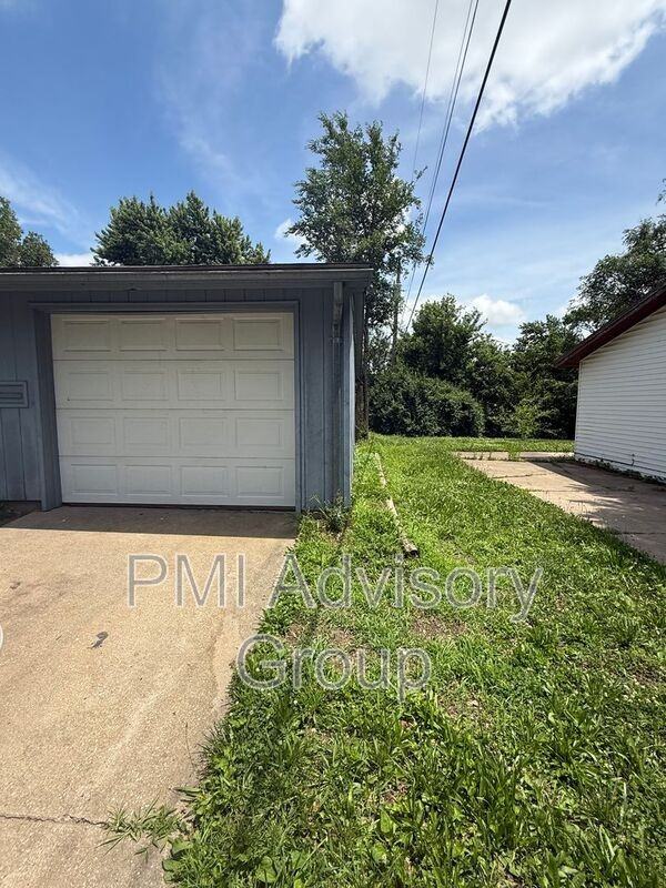 6604 Sw Meadowdale Dr - Photo 2 of 8