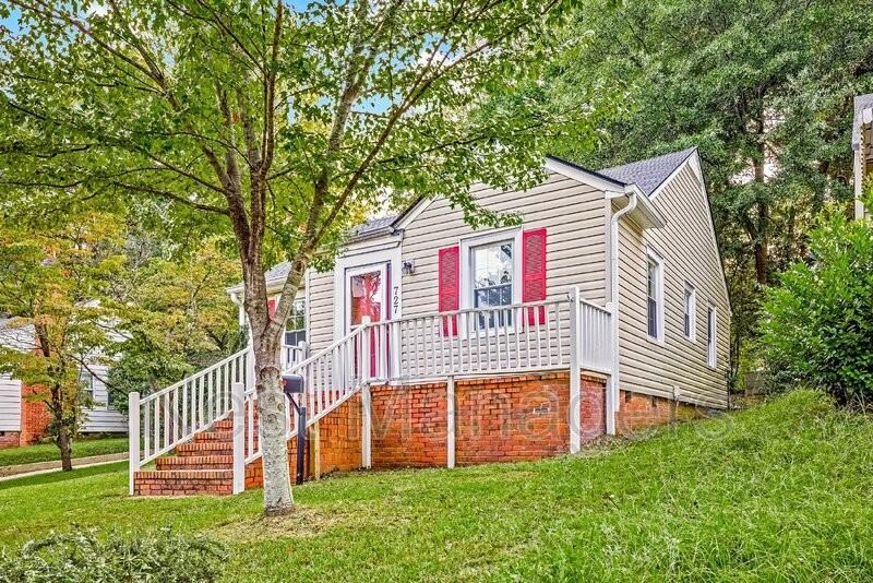727 Greenland Dr - Photo 2 of 20