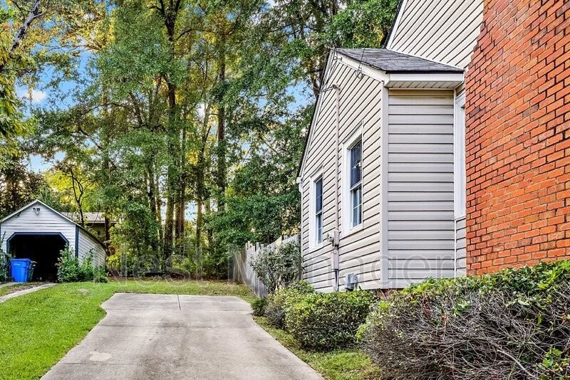 727 Greenland Dr - Photo 4 of 20