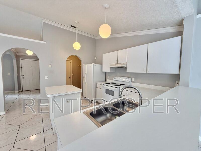 220 Canterbury Ct - Photo 5 of 21