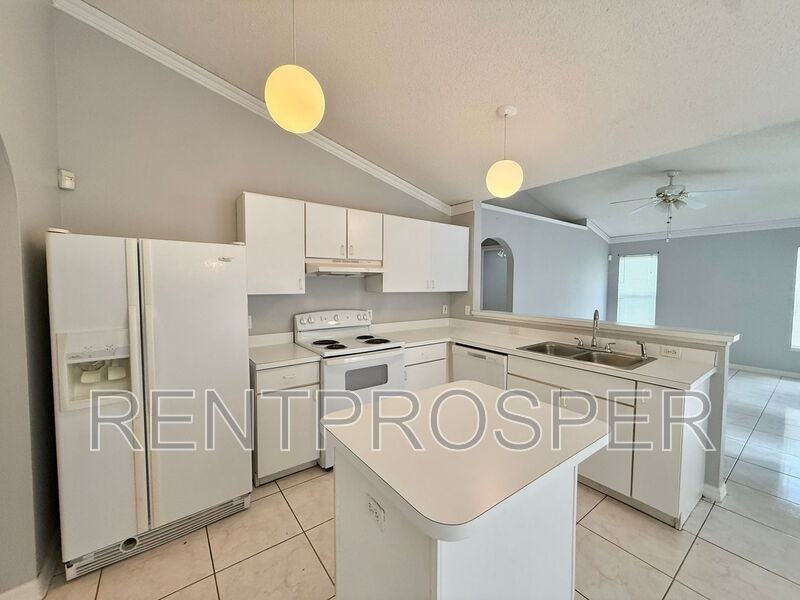 220 Canterbury Ct - Photo 6 of 21