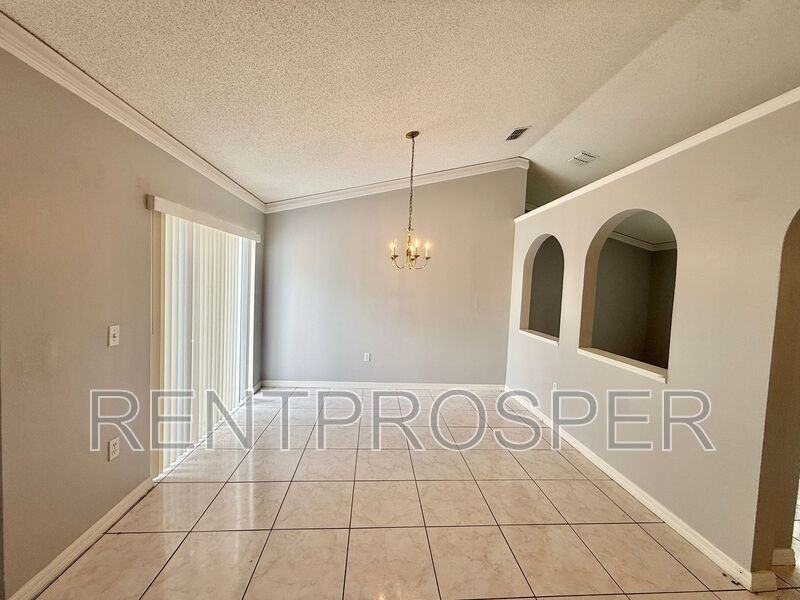 220 Canterbury Ct - Photo 7 of 21