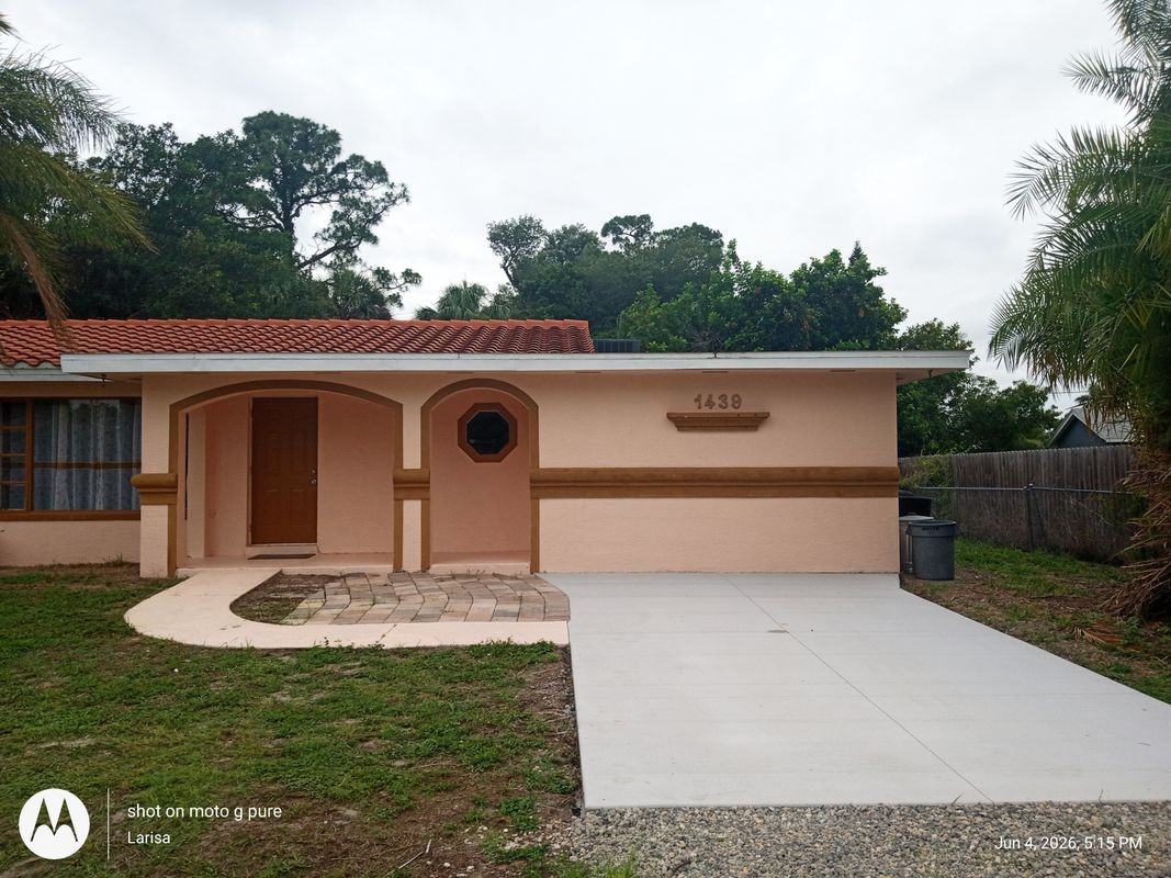 1439 Glick Dr - Photo 3 of 22