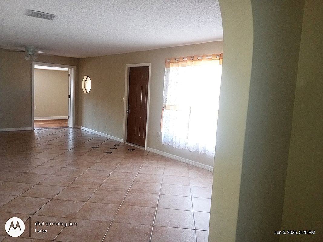 1439 Glick Dr - Photo 4 of 22