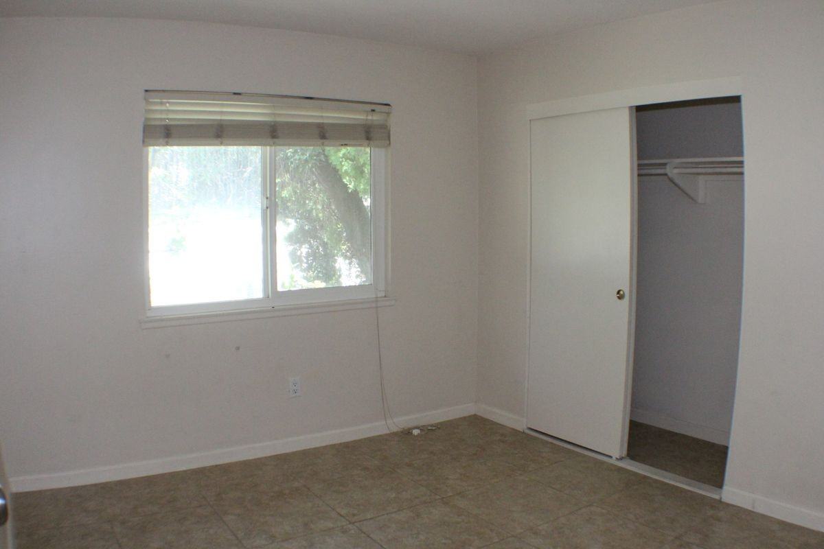 3356 Valencia Hill Dr - Photo 6 of 8
