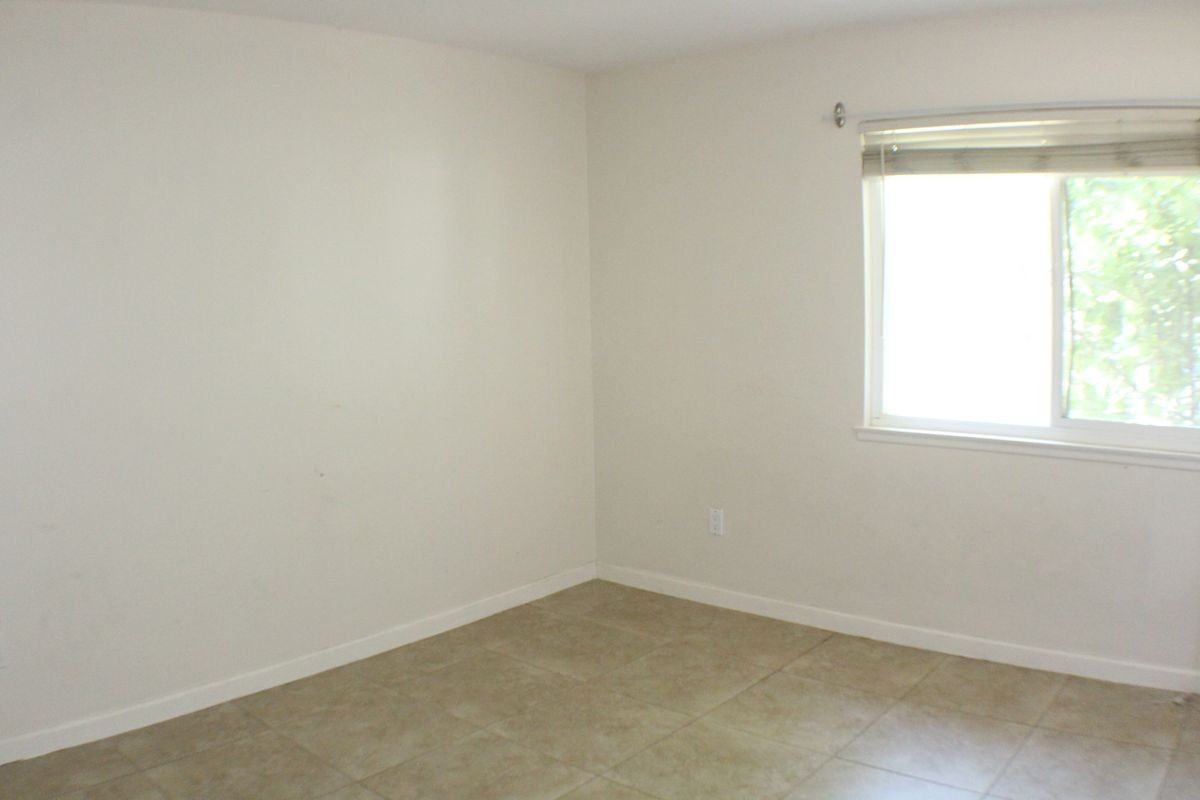 3356 Valencia Hill Dr - Photo 7 of 8