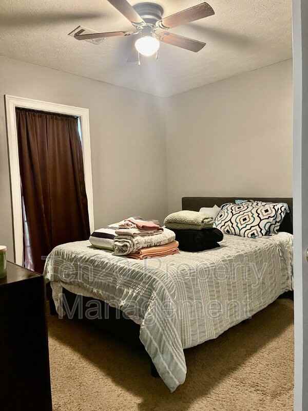 1 Wheatfield Dr - Photo 5 of 17