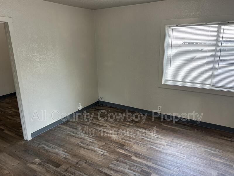 862 N 5th St #3 - Photo 3 of 7