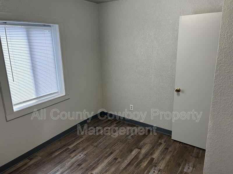 862 N 5th St #3 - Photo 4 of 7