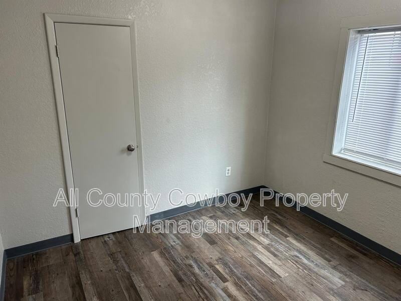 862 N 5th St #3 - Photo 5 of 7