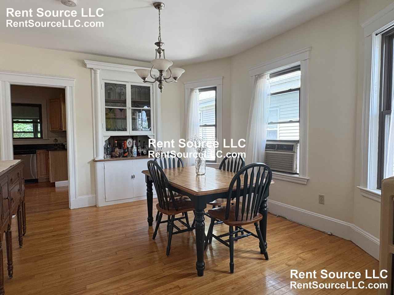 35 Stoughton St - Photo 6 of 20