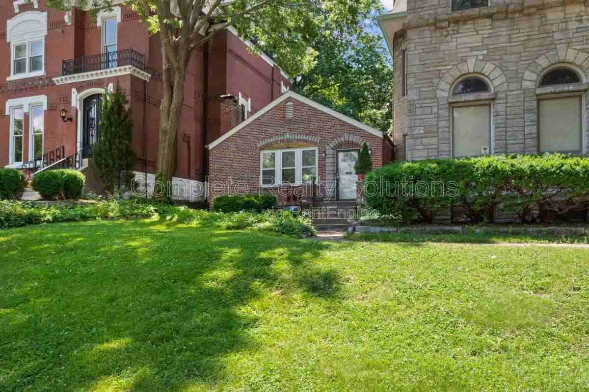 2164 Lafayette Ave - Photo 2 of 10