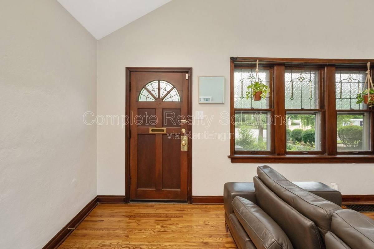 2164 Lafayette Ave - Photo 3 of 10