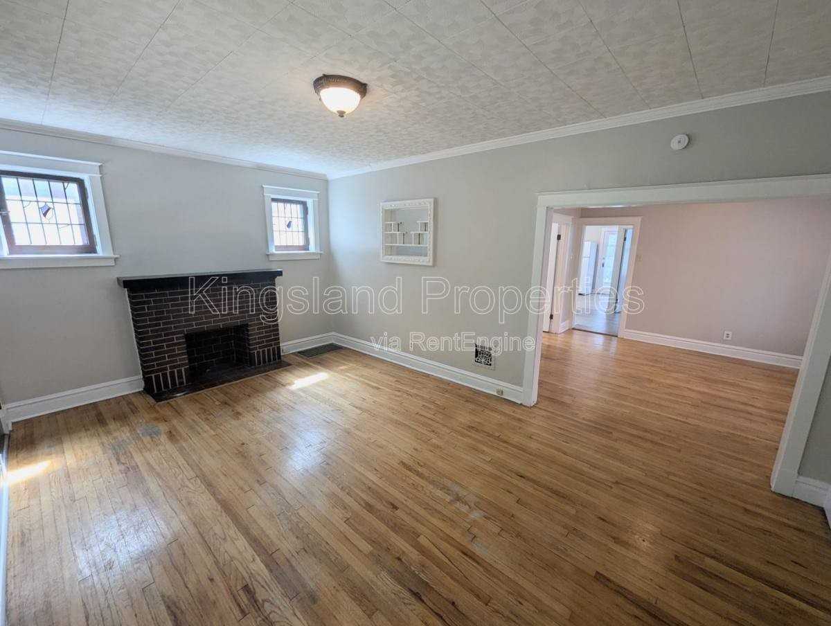 5707 Dewey Ave #1F - Photo 2 of 10
