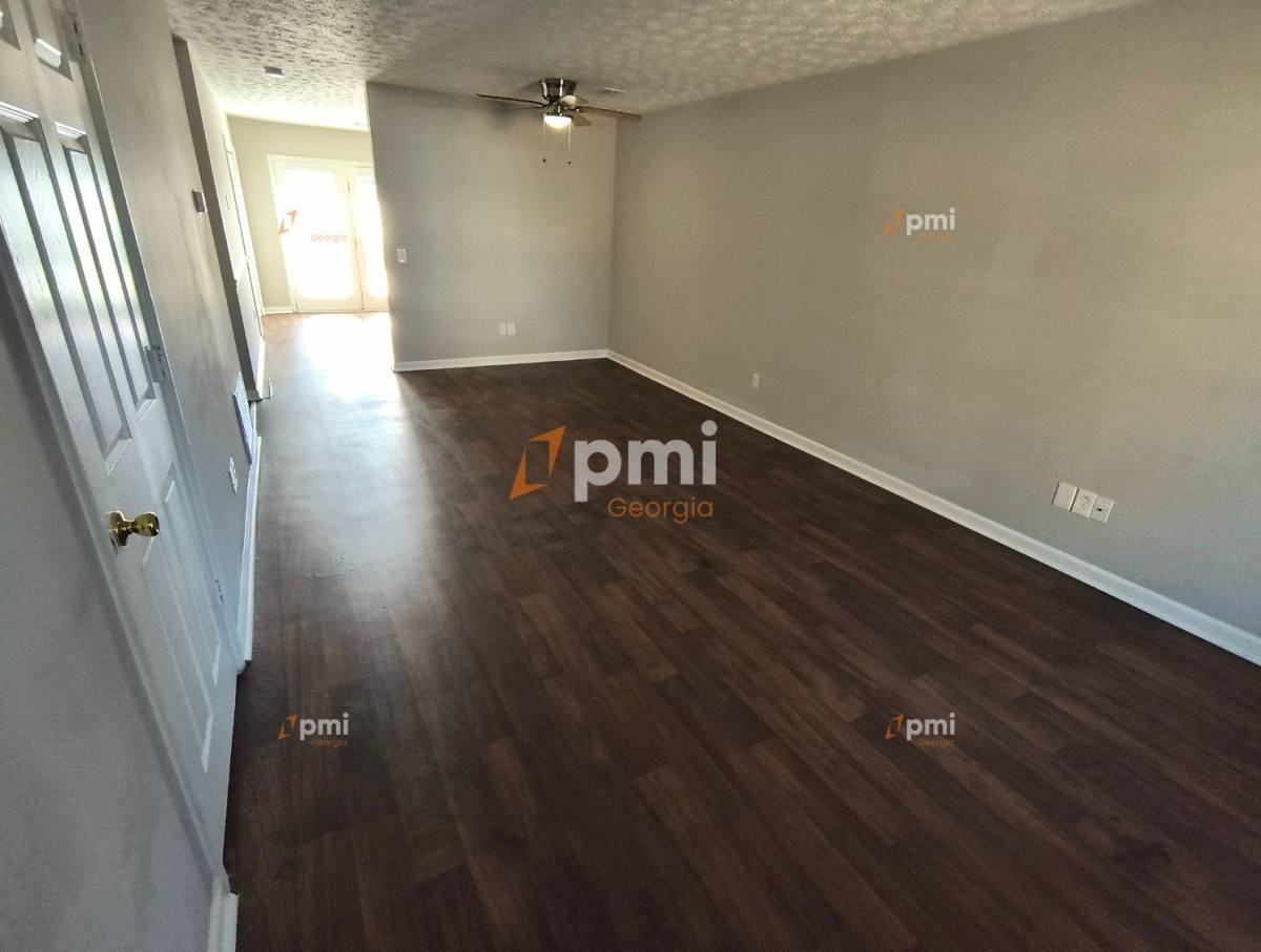 102 Peachtree Ct #A - Photo 4 of 10