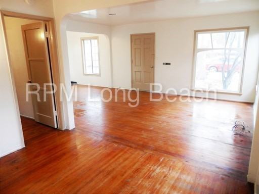 3218 Golden Ave - Photo 3 of 24